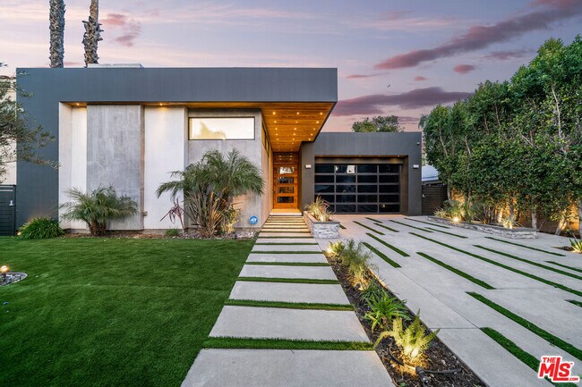 Primary Photo - 4458 Mammoth Ave