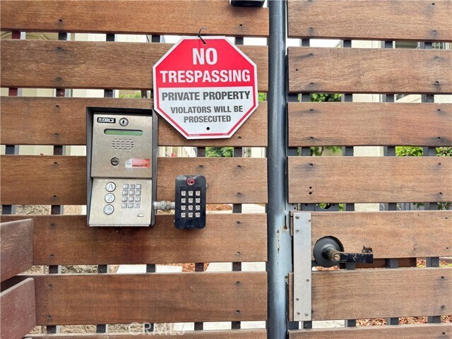 Building Photo - 251 N Oakland Ave