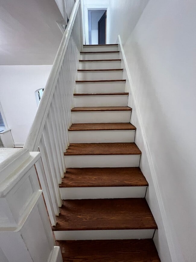 Building Photo - Newly Updated 3 bedroom Mount Penn Home with garage