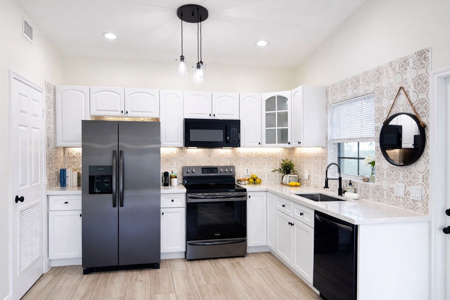 Building Photo - 1012 NE 17th Ct