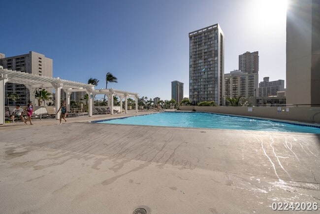 Building Photo - Studio in Hawaiian Monarch