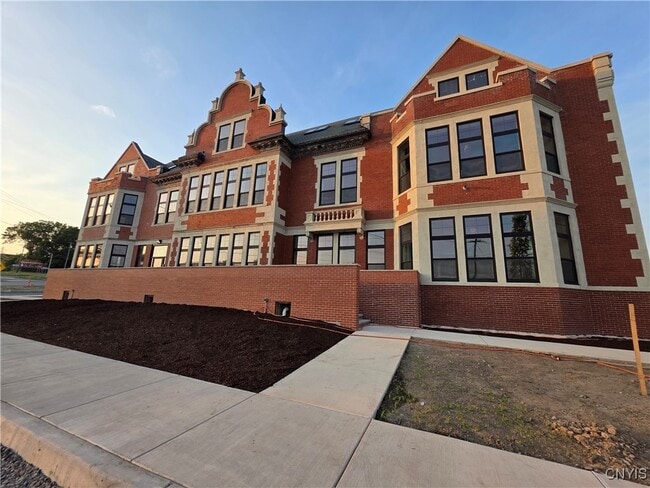 Primary Photo - 100 Buckley Rd