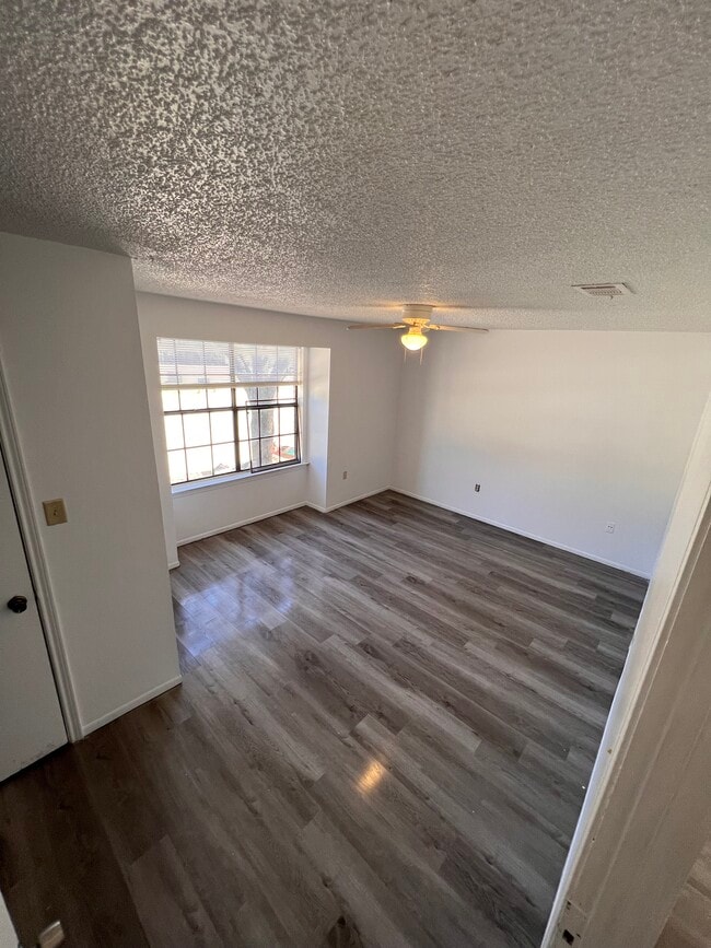 Right bedroom - 3482 King Bradford Dr