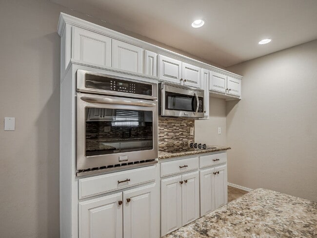 Building Photo - Updated 4-Bedroom Home with Spacious Layout & Modern Touches