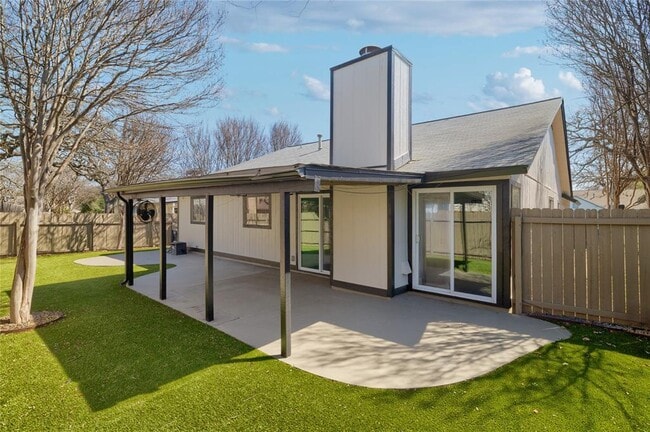 Building Photo - 4500 Sarasota Dr