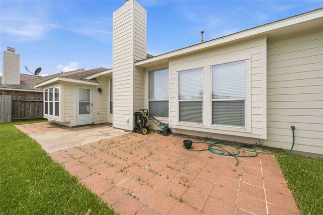Building Photo - 12807 Canyon Echo Dr