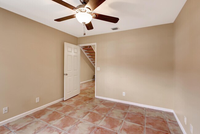Building Photo - 2299 Treasure Isle Dr