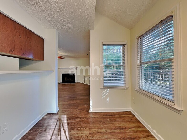 Building Photo - 5301 Wenesly Ct