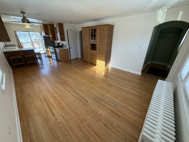 Building Photo - 815 S Lake Ave