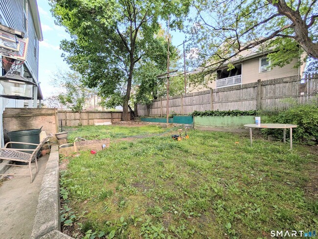 Building Photo - 107 Catherine St