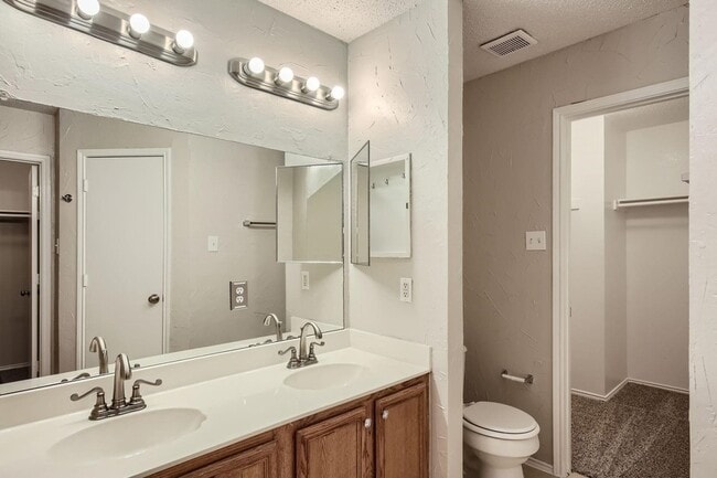 Building Photo - 1433 Glenwick Dr