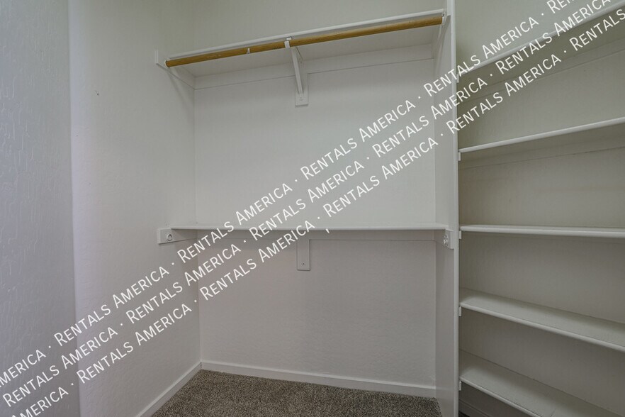 Building Photo - 2126 E Fawn Dr