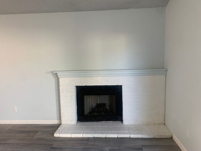 Building Photo - Beautifully Maintained Fairfield Home is A...