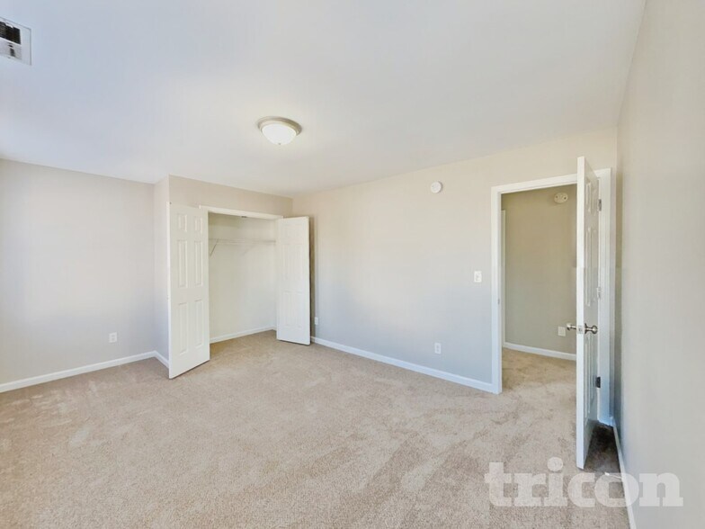 Building Photo - 376 Collinsworth Dr