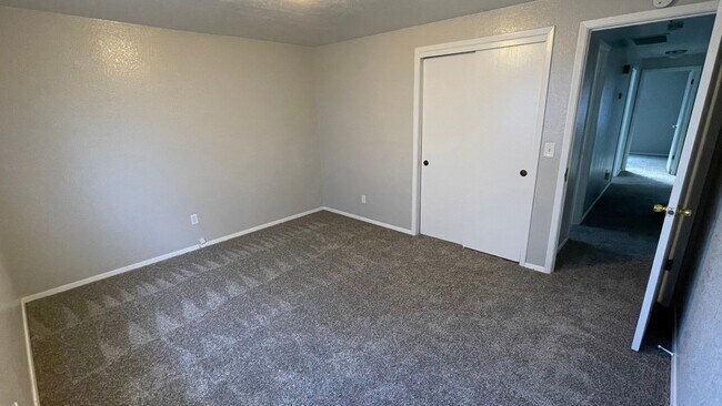 Building Photo - 3049 N Linda Vista Ln