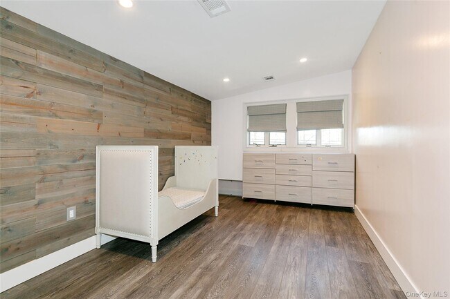 Building Photo - 22 Olive St