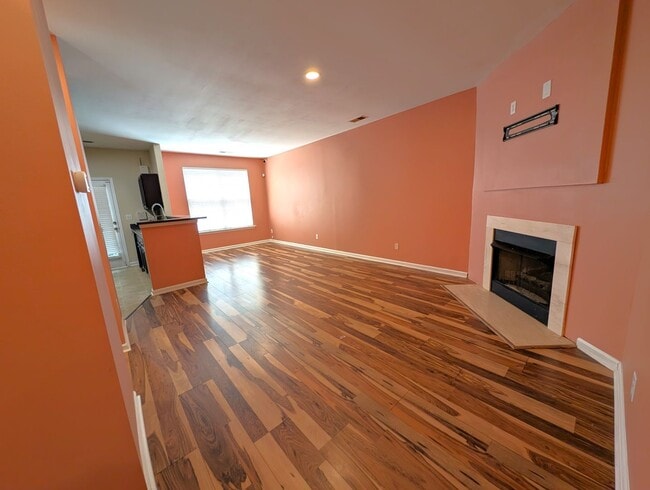 Building Photo - Charming, 2 Story End Unit Townhouse located in the Glenlea Park Community!
