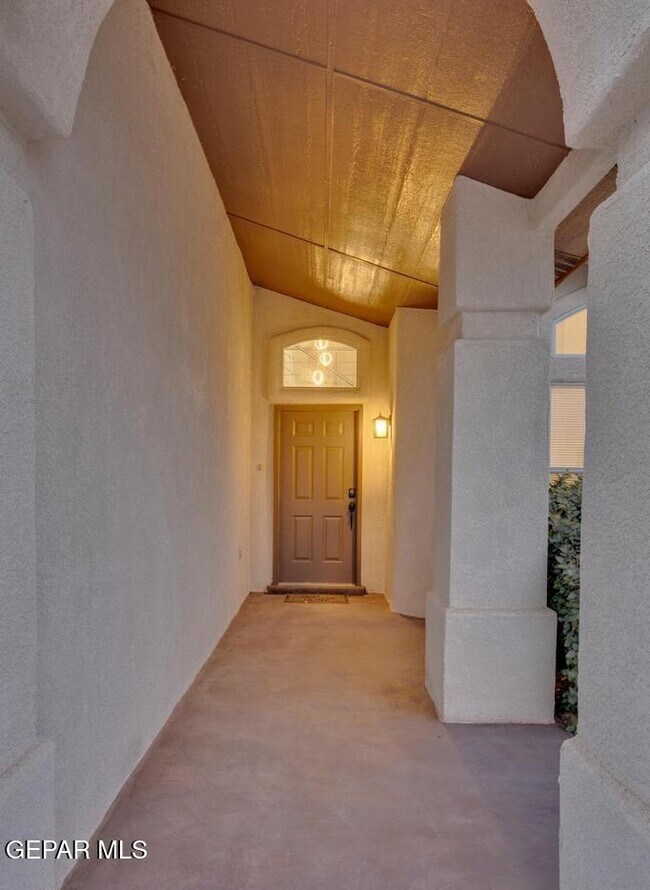 Building Photo - 7489 Plaza Redonda Dr