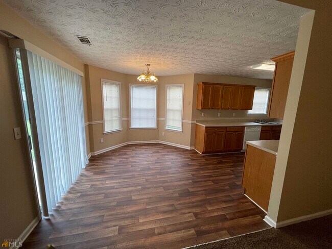 Building Photo - 100 Oak Hill Dr
