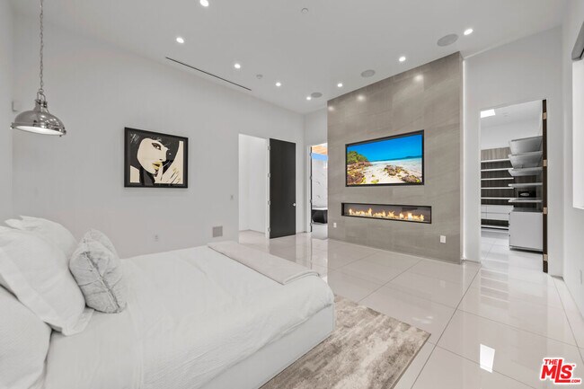 Building Photo - 4458 Mammoth Ave