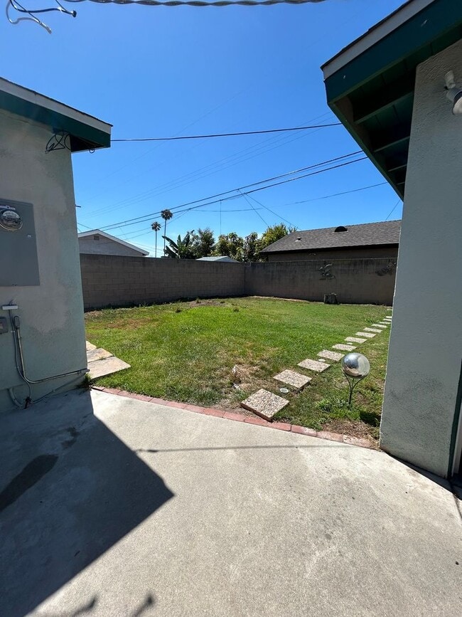 Building Photo - Beautiful 3 Bedroom 2 Bath !!
