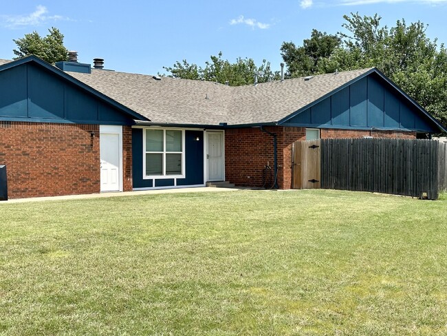 Building Photo - Duplex in Yukon