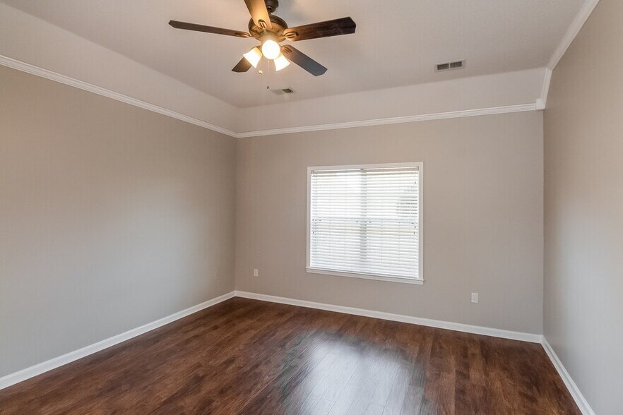 Building Photo - 13106 Sandbourne S