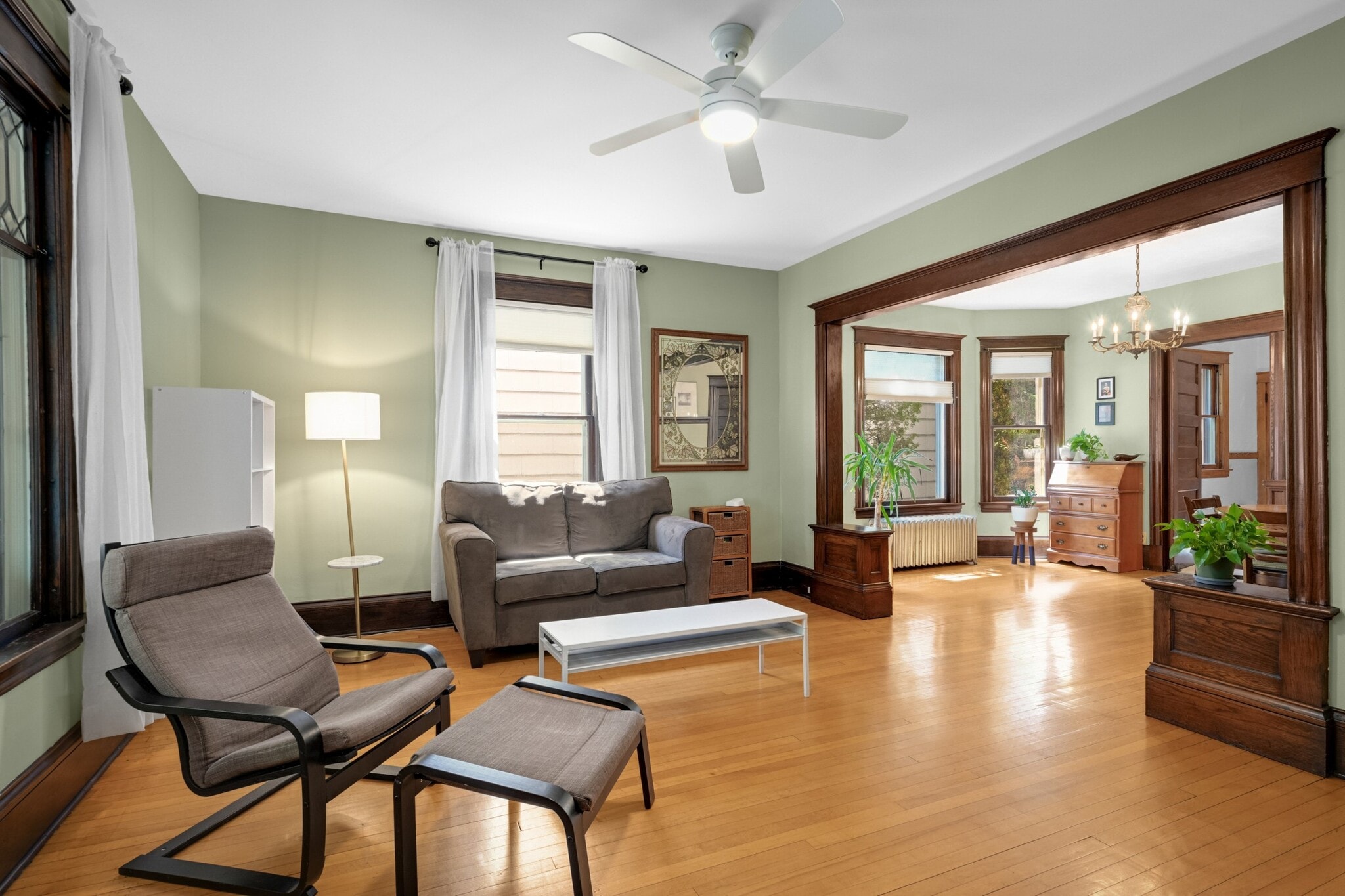 living room - 2220 26th Ave S
