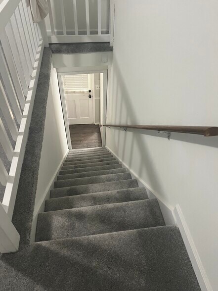 Building Photo - 1105 Sweetwater Cir