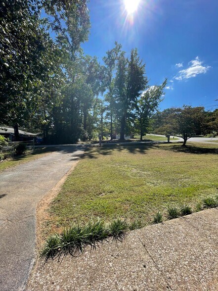 Off Street Parking (View from front of the house) - 963 Brynwood Dr