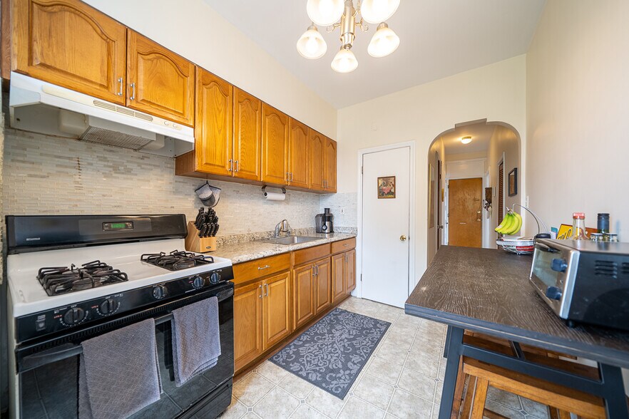 Building Photo - 508 Hudson Ave