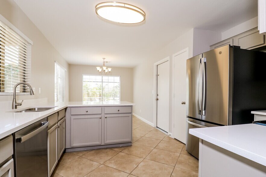 Building Photo - 14309 N 125th Dr