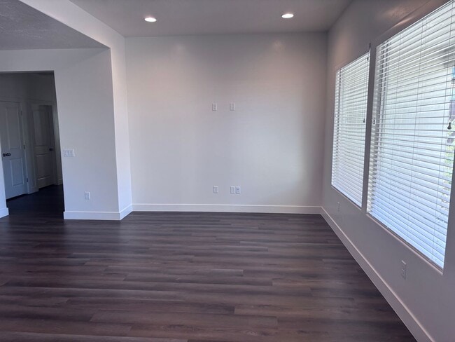 Building Photo - 3 bed | 2.5 bath single story with office