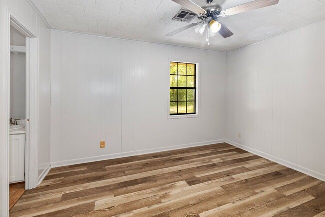 Building Photo - Spacious 3/2 home in Kinder