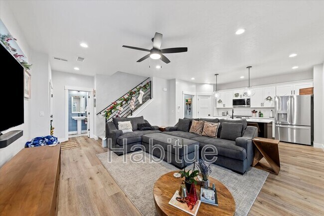 Building Photo - 917 E Bissett St