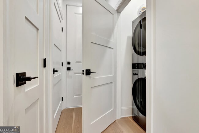 Building Photo - 11 Bourbon St