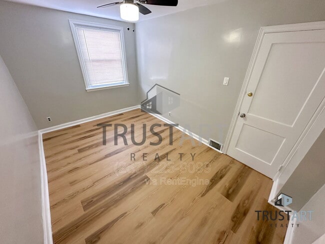 Building Photo - 217 Stevens St