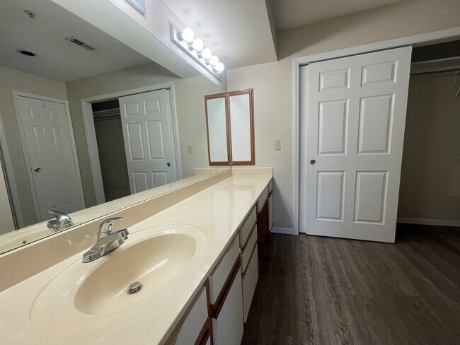 Building Photo - 350 Wildwood Dr S