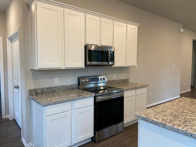Building Photo - 10734 Royal York Dr