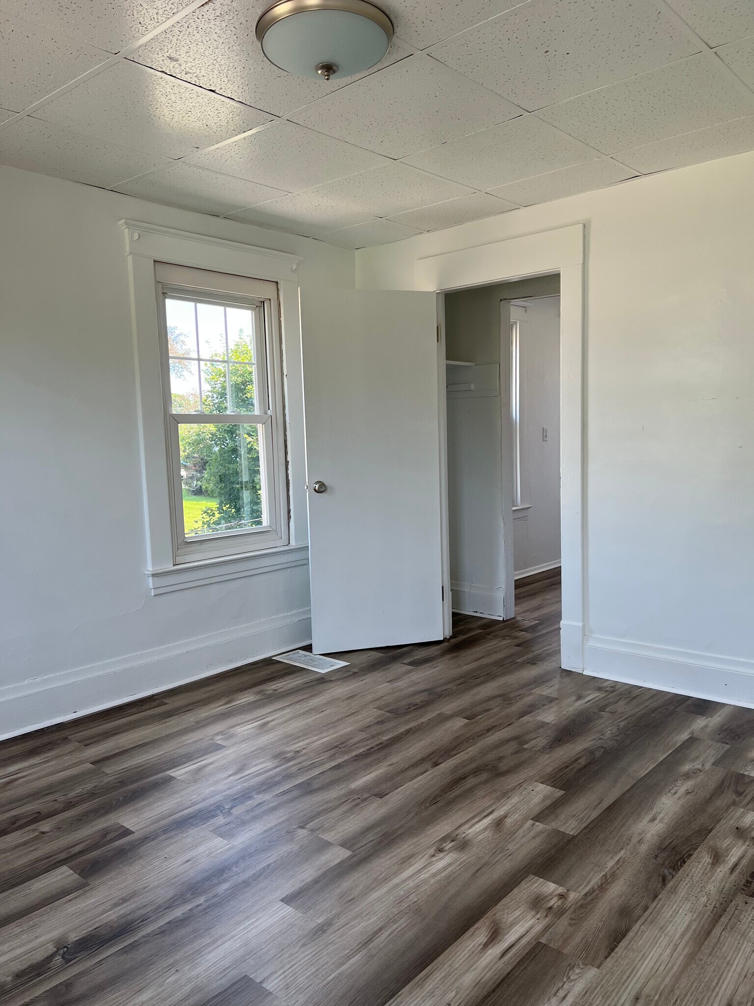 Building Photo - 14 N Main St