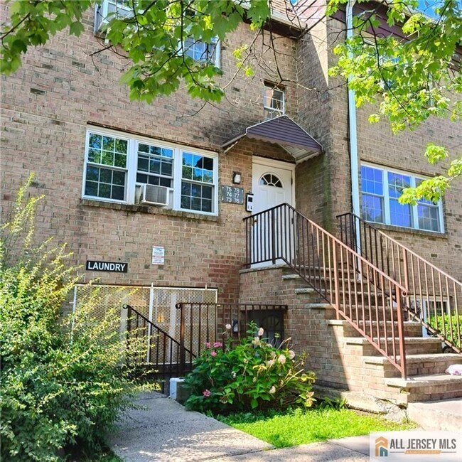 Building Photo - 78 College Dr