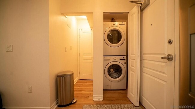 Building Photo - 300 W Beech St