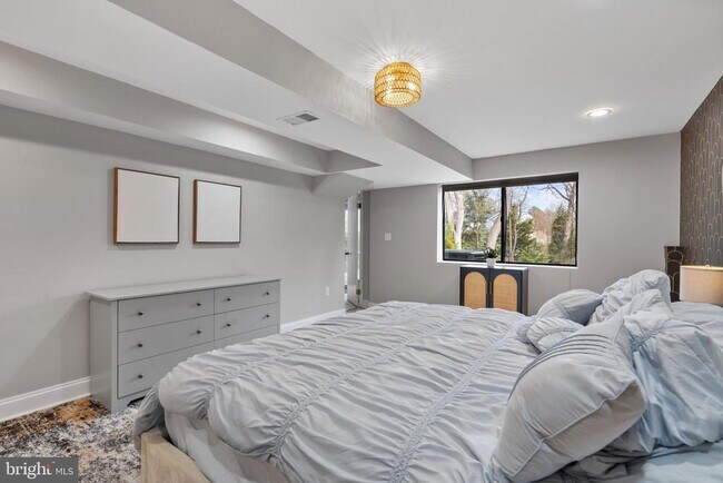 Building Photo - 1329 Colvin Forest Dr