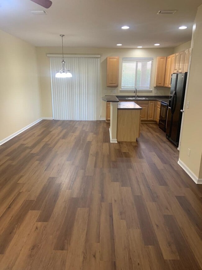 Building Photo - 2359 Sunset Bluff Dr