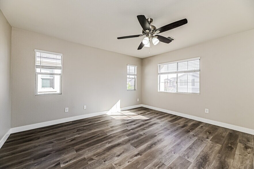 Building Photo - 932 Maple Pines Ave