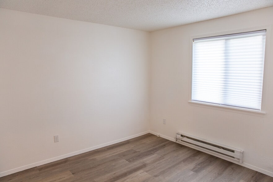 Bedroom 2 with large closet - 3595 S King St