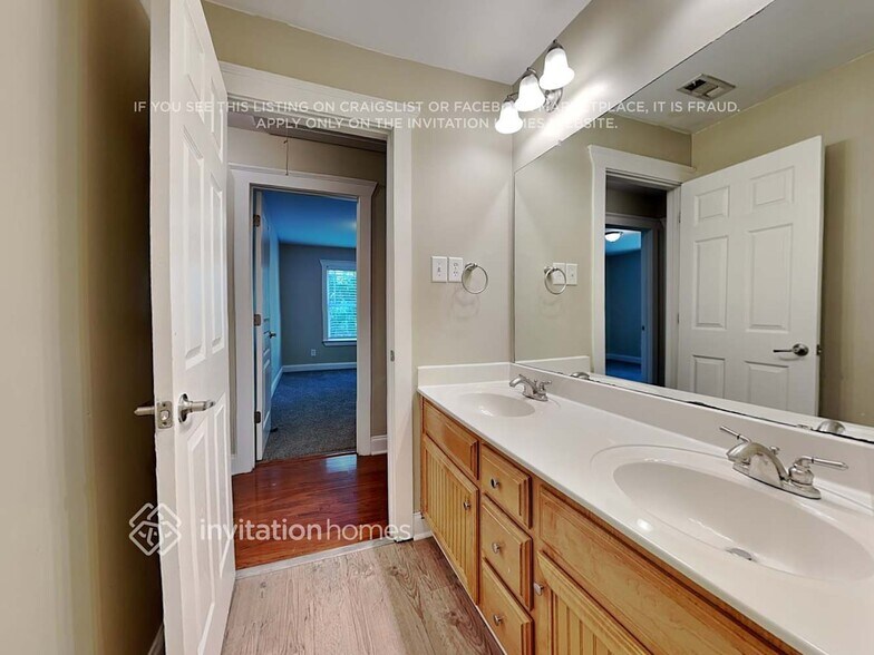 Building Photo - 1537 Boulder Walk Dr SE