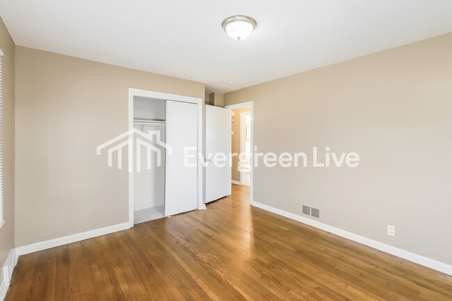 Building Photo - 6701 Fairway Dr