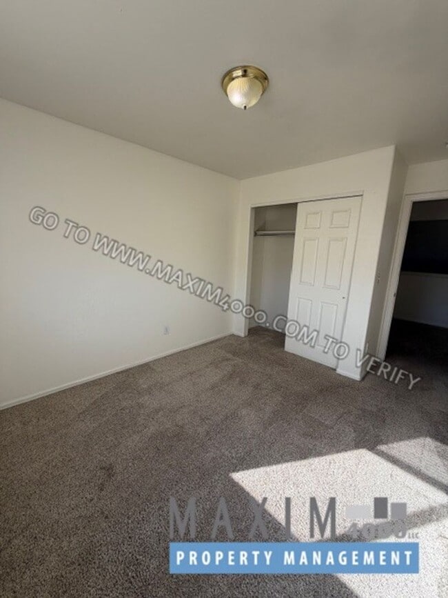 Building Photo - 483 David Ct