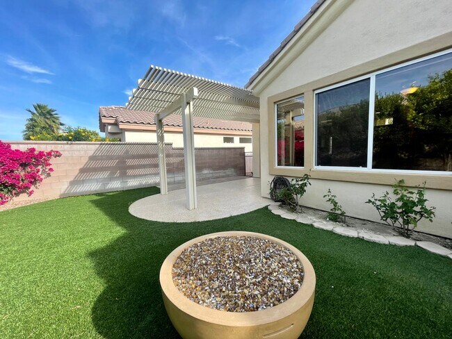 Building Photo - 78294 Bovee Cir